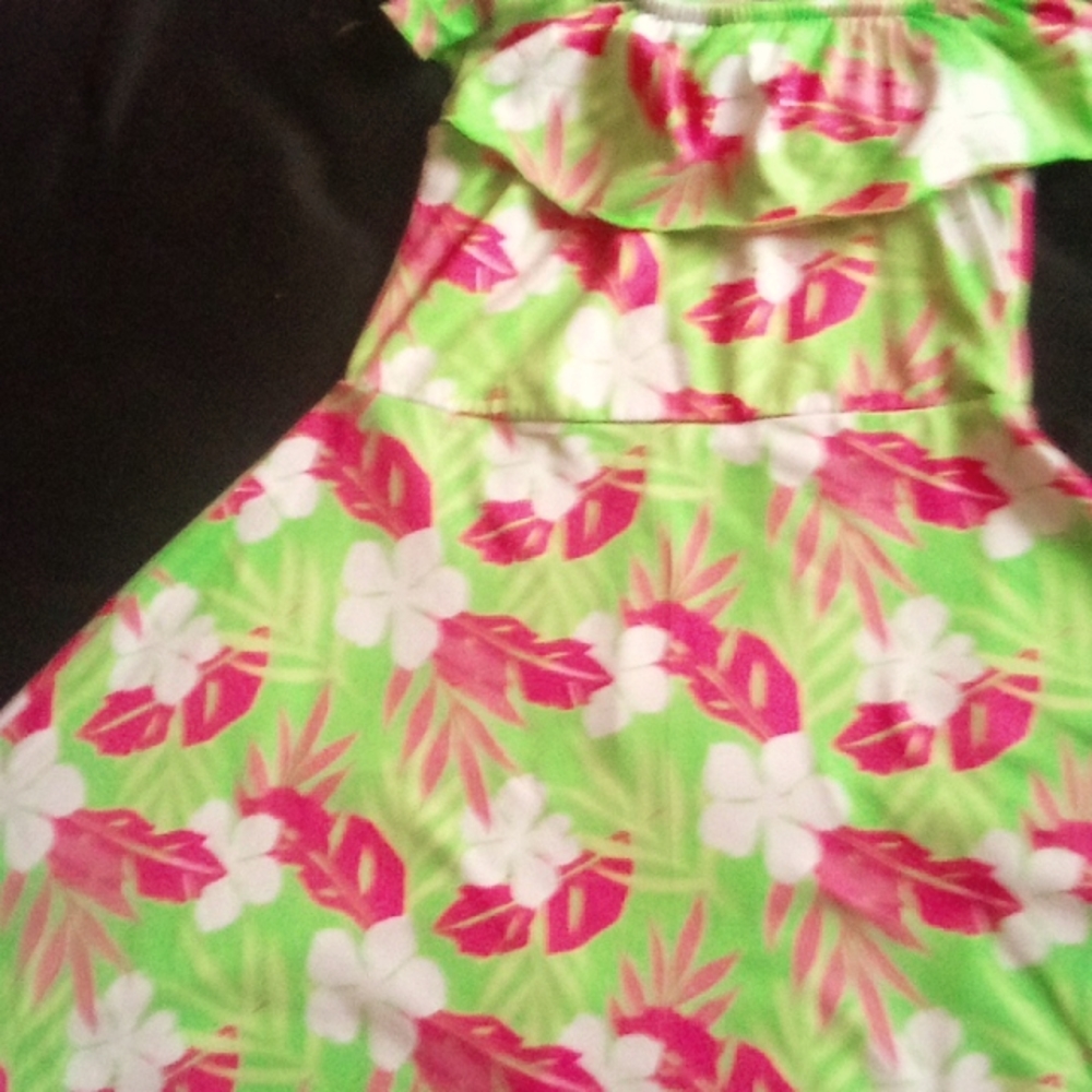 I'm selling a Green and pink Dress  new